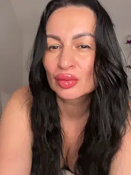 Helena7077 online show from April 2026 10:21:02 PM