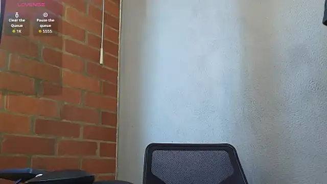 Leandro valenzuela online show from April 2026 04:01:01 PM