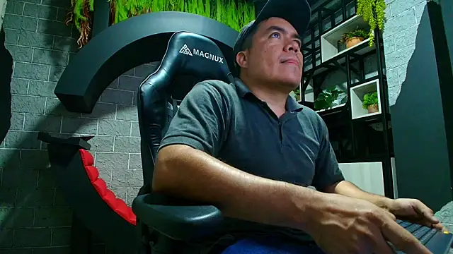 Jhonatan Morales S online show from January 2025 01:32:01 AM