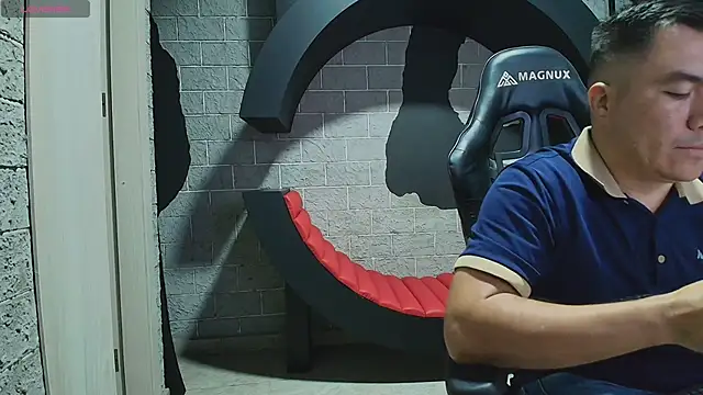 Jhonatan Morales S online show from November 2025 11:48:01 PM