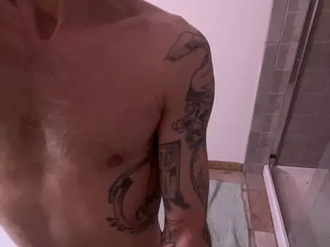 Snapshot of RuffClvb chatting on January 2025 07:01:02 AM RuffClvb online show from January 2025 07:01:02 AM