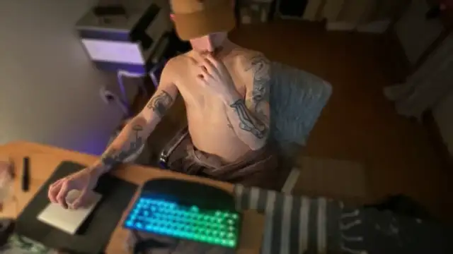 Snapshot of RuffClvb chatting on February 2025 12:05:02 PM RuffClvb online show from February 2025 12:05:02 PM