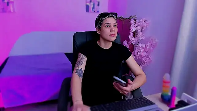 Charlee pink online show from November 2025 04:53:01 PM