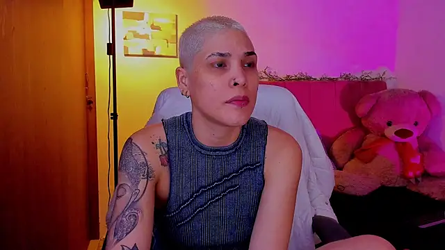 Charlee pink online show from April 2026 06:19:01 AM