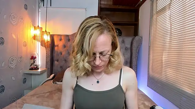 Snapshot of SammySanders chatting on January 2025 08:00:01 PM SammySanders online show from January 2025 08:00:01 PM