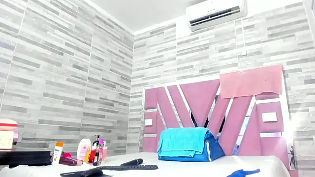 lola hornei online show from March 2025 11:27:01 AM