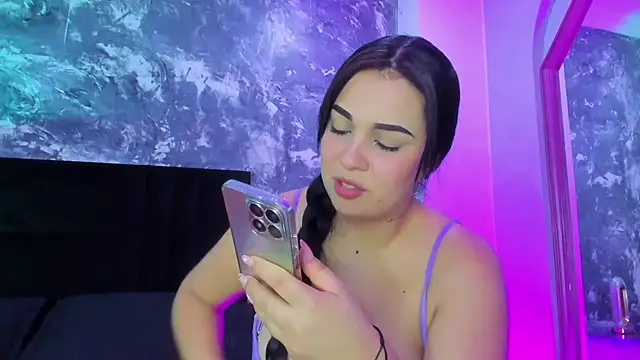 Snapshot of brianaGuzman chatting on January 2025 12:58:01 PM brianaGuzman online show from January 2025 12:58:01 PM