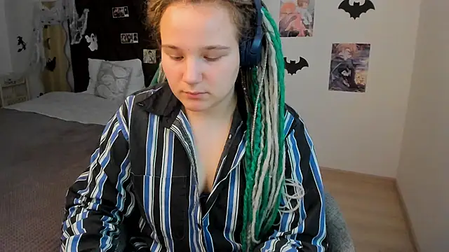 GloriaHylivi online show from December 2024 03:30:01 PM