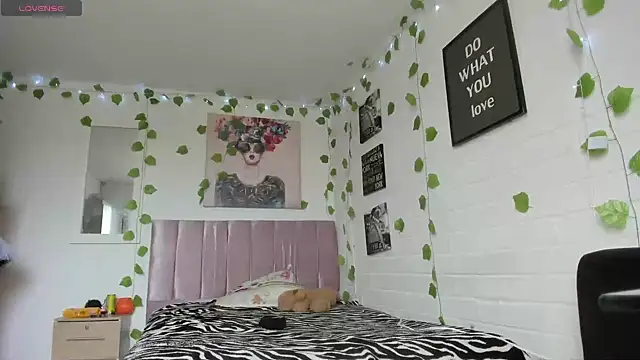 katt  black   online show from October 2025 08:32:01 PM