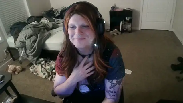 Snapshot of EmberLee chatting on February 2025 05:31:01 AM EmberLee online show from February 2025 05:31:01 AM