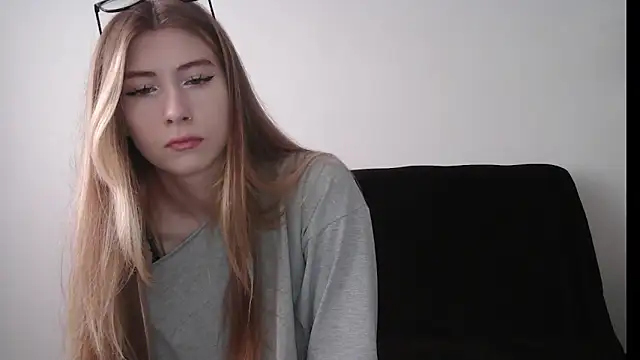 ErikaShyy online show from September 2025 10:16:02 AM