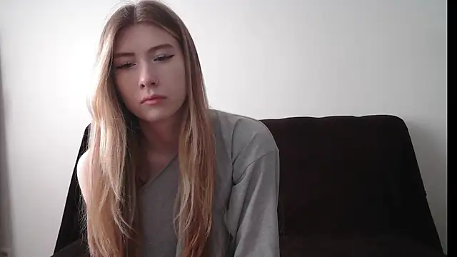 ErikaShyy online show from September 2025 12:08:02 PM