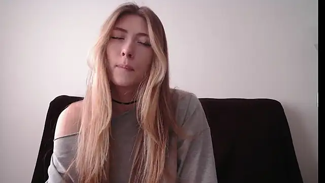 ErikaShyy online show from September 2025 10:19:01 AM