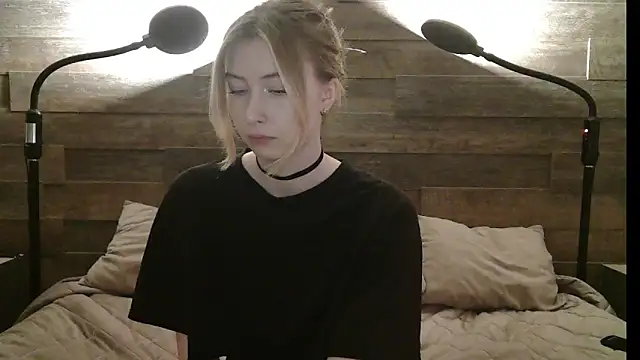 ErikaShyy online show from December 2025 10:42:02 AM