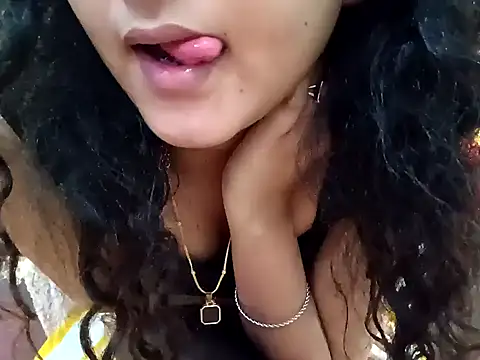 Snapshot of GoldnessAishu chatting on February 2025 06:31:02 PM GoldnessAishu online show from February 2025 06:31:02 PM