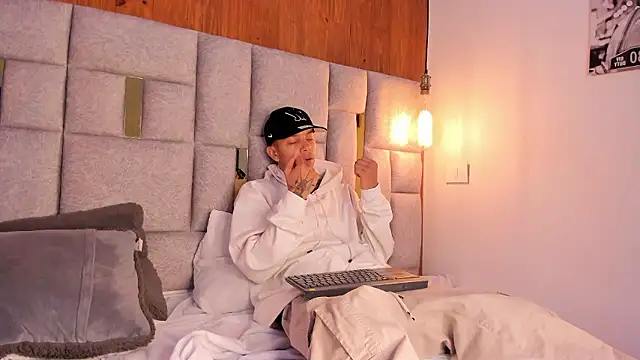 Snapshot of Noah_Tokisha chatting on December 2024 03:58:01 AM Noah Tokisha online show from December 2024 03:58:01 AM