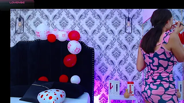 Snapshot of SaaraBrown chatting on February 2025 12:32:02 PM SaaraBrown online show from February 2025 12:32:02 PM