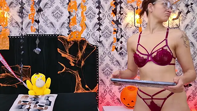 Snapshot of SaaraBrown chatting on October 2025 12:16:01 PM SaaraBrown online show from October 2025 12:16:01 PM