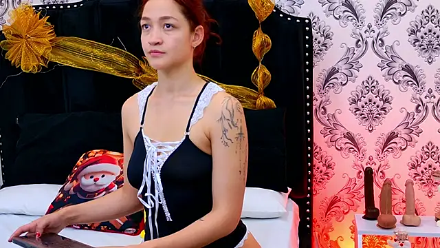 Snapshot of SaaraBrown chatting on December 2025 08:36:02 PM SaaraBrown online show from December 2025 08:36:02 PM