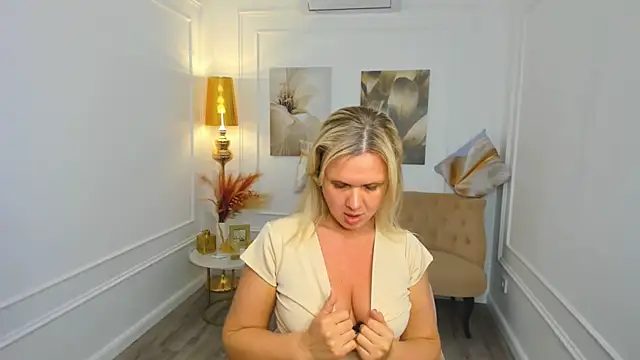 AgathaKlouin online show from April 2026 06:10:01 PM