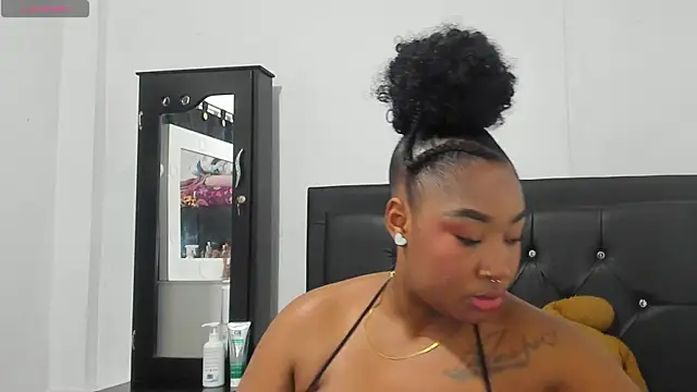 Snapshot of Natassha_brown1 chatting on October 2025 01:06:01 AM Natassha brown1 online show from October 2025 01:06:01 AM