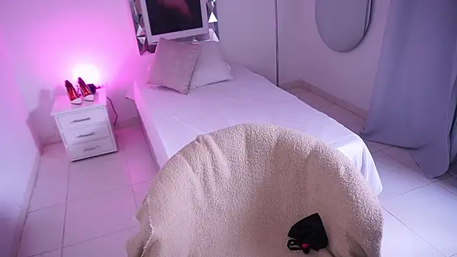 Alondrasparrow2 online show from March 2026 07:54:01 PM