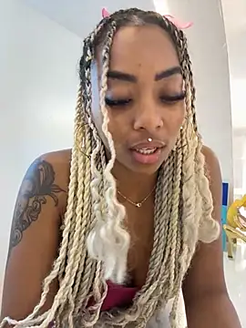 Snapshot of Alondrasparrow2 chatting on May 2026 11:24:01 PM Alondrasparrow2 online show from May 2026 11:24:01 PM