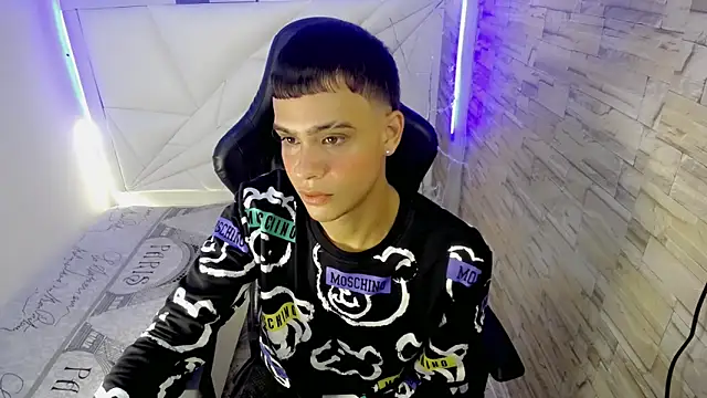 zacariasss  online show from December 2024 08:44:01 PM