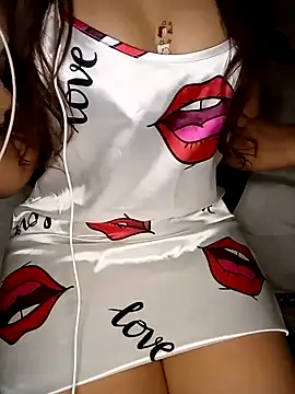 Snapshot of Patrona-fifi chatting on February 2025 11:53:01 PM Patrona-fifi online show from February 2025 11:53:01 PM