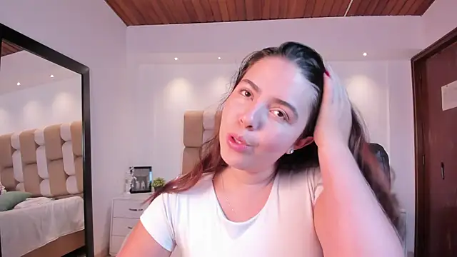 Lyssa Muller online show from October 2025 12:25:01 PM