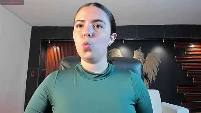 Lyssa Muller online show from December 2025 03:07:02 PM