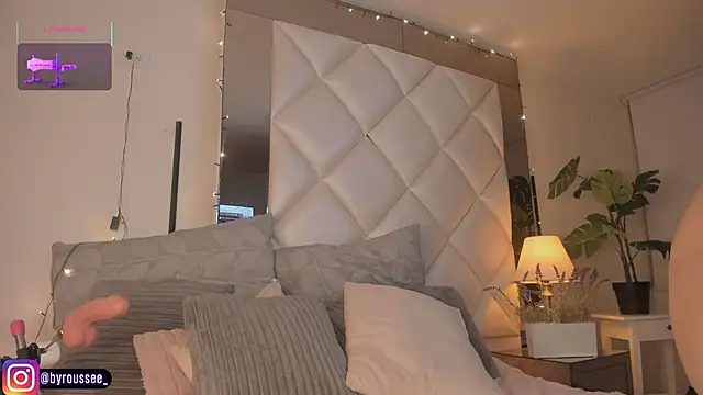 KimRoussee online show from December 2025 04:29:02 AM