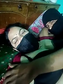 Snapshot of Lustyful_Couple chatting on January 2025 10:01:01 PM Lustyful Couple online show from January 2025 10:01:01 PM