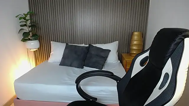 Snapshot of dania_miller_ chatting on December 2024 09:37:01 PM dania miller  online show from December 2024 09:37:01 PM