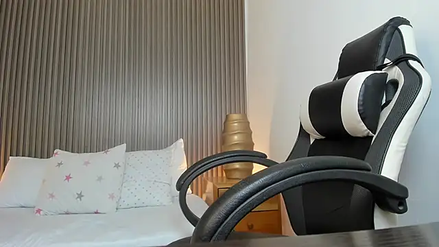 Snapshot of dania_miller_ chatting on February 2025 08:40:02 AM dania miller  online show from February 2025 08:40:02 AM