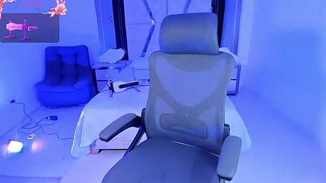 EmySilver online show from February 2025 03:31:02 PM