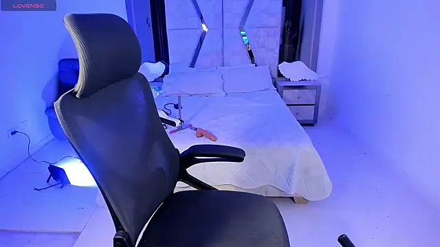 EmySilver online show from February 2025 09:28:01 PM