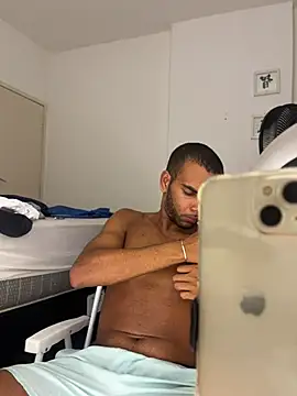 Snapshot of noahmarins chatting on February 2025 09:51:01 PM noahmarins online show from February 2025 09:51:01 PM