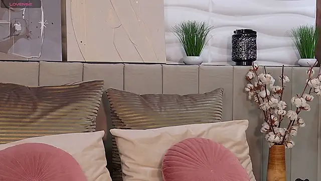 Snapshot of AvaLanne_ chatting on February 2025 08:31:02 PM AvaLanne online show from February 2025 08:31:02 PM