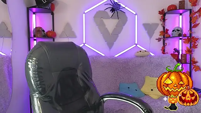 Snapshot of littlevixen18 chatting on October 2025 06:52:02 PM littlevixen18 online show from October 2025 06:52:02 PM