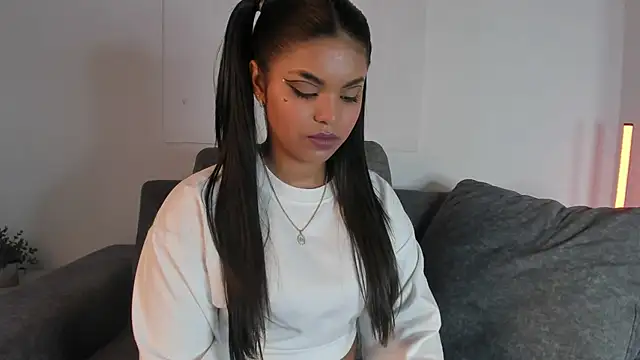 zoe roux21 online show from February 2025 07:58:02 PM