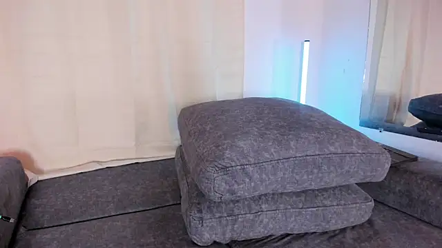 zoe roux21 online show from March 2025 02:30:02 AM