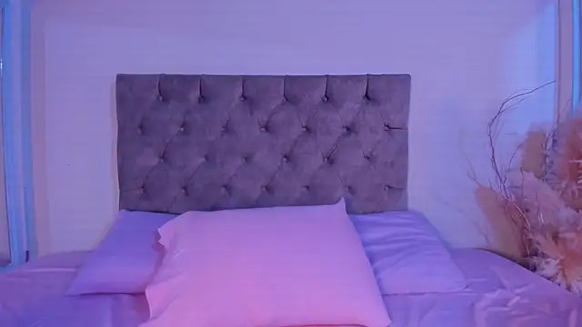 zoe roux21 online show from October 2025 03:06:01 AM