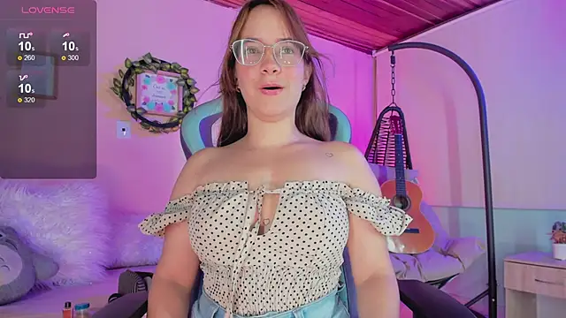 honey fox1 online show from February 2025 10:20:01 PM