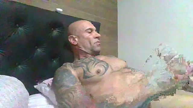 Snapshot of Arc8njoblack chatting on February 2026 04:32:01 PM Arc8njoblack online show from February 2026 04:32:01 PM