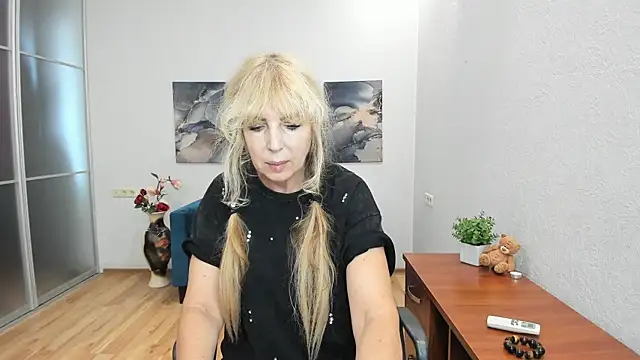 Snapshot of Anna_Diax chatting on July 2026 11:52:01 AM Anna Diax online show from July 2026 11:52:01 AM