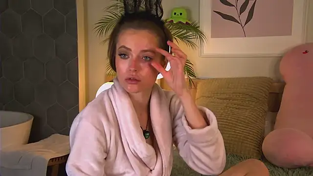 Snapshot of AshleyDouglas chatting on February 2025 07:17:01 AM AshleyDouglas online show from February 2025 07:17:01 AM