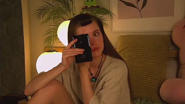 Snapshot of AshleyDouglas chatting on February 2025 04:10:02 AM AshleyDouglas online show from February 2025 04:10:02 AM