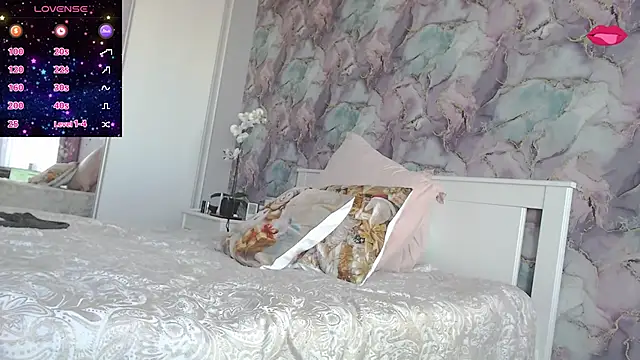 Snapshot of deliciousRose chatting on May 2026 05:03:02 AM deliciousRose online show from May 2026 05:03:02 AM