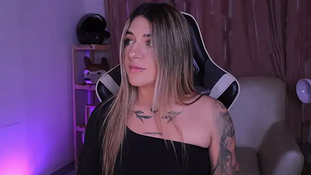 ashleyvalirya online show from November 2025 04:00:01 AM